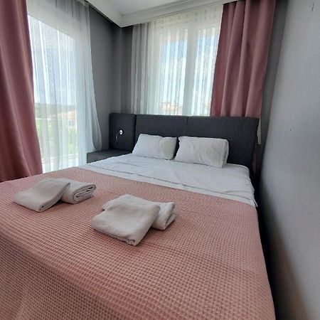 5 Mins To Airport Private Villa Room Istanbul Bagian luar foto