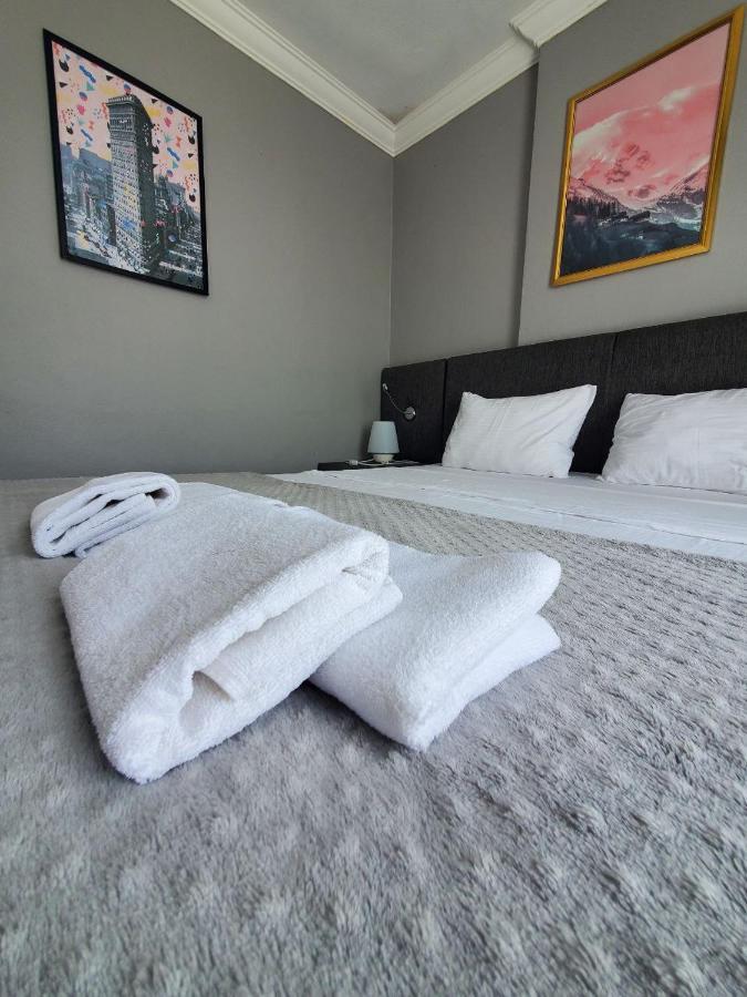 5 Mins To Airport Private Villa Room Istanbul Bagian luar foto